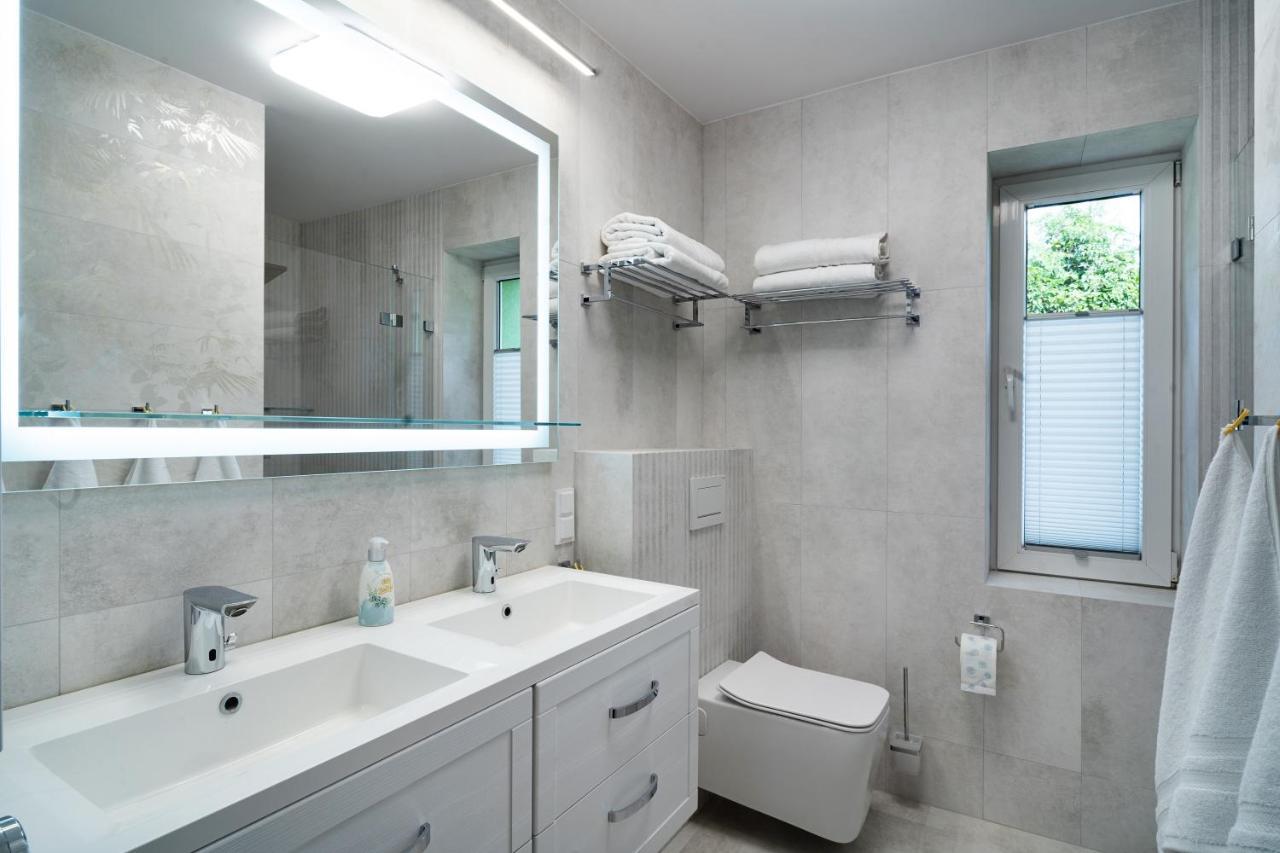 Apartament Zielony Przyladek Brwinow Екстериор снимка