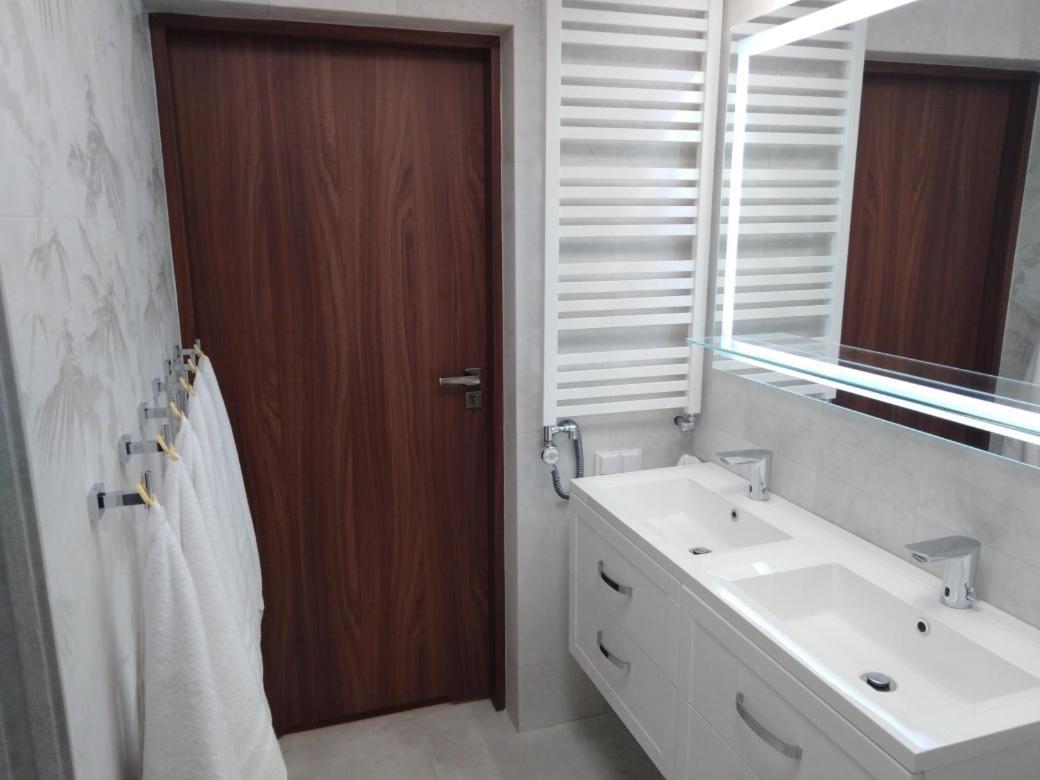 Apartament Zielony Przyladek Brwinow Екстериор снимка