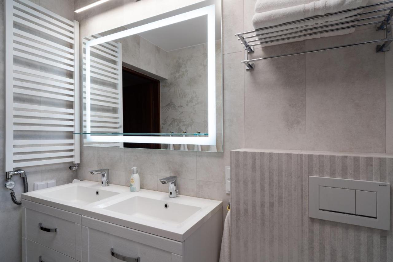 Apartament Zielony Przyladek Brwinow Екстериор снимка